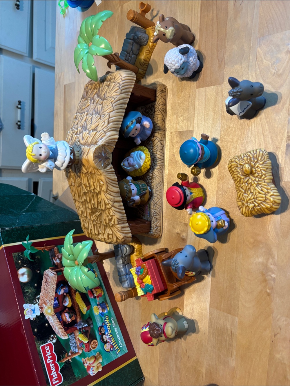 Fisher-Price Little People Nativity Set with Accessories - Green/Red/Tan